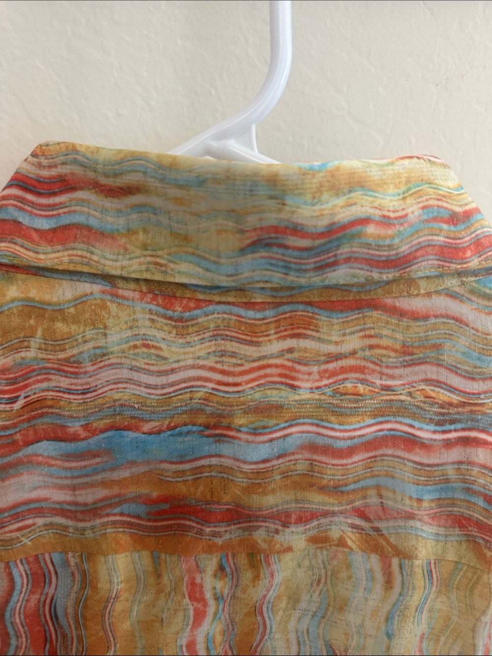 Men's Multicolor Wave-Pattern Button-Up Shirt - Picture 8 of 8